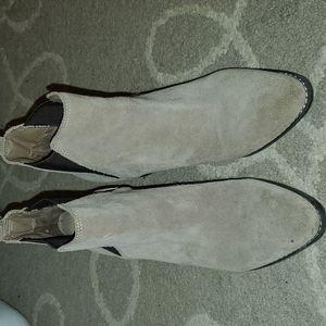 Womens ankle booties size 8 tan